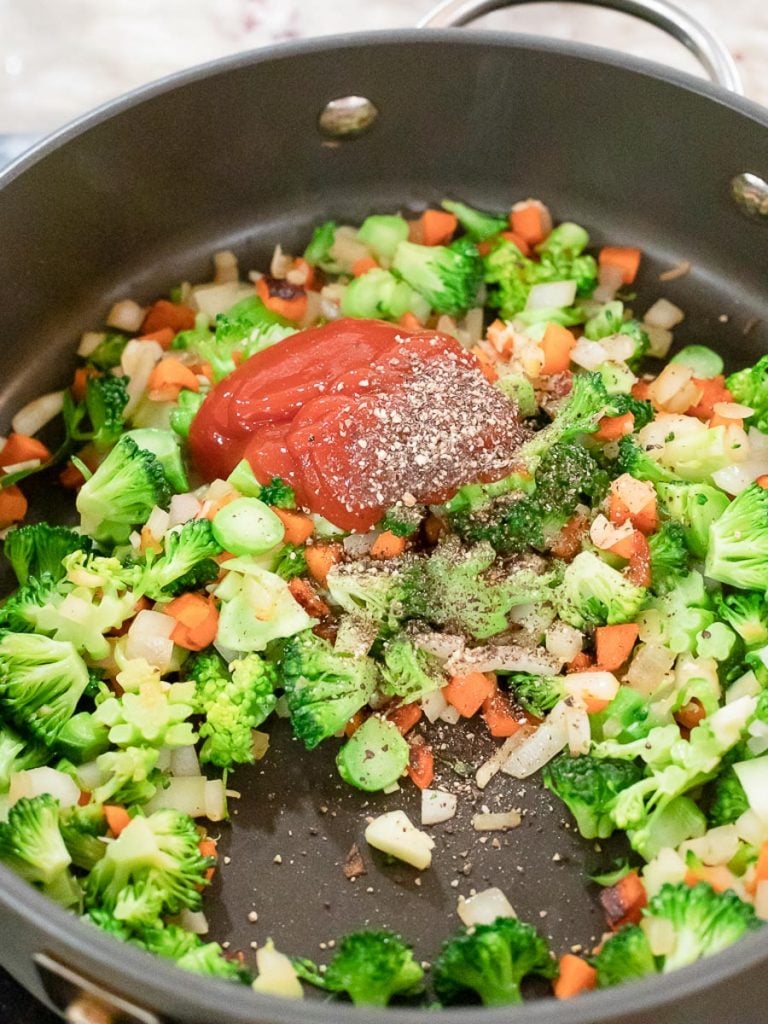 ketchup fried rice with vegetables in a pan