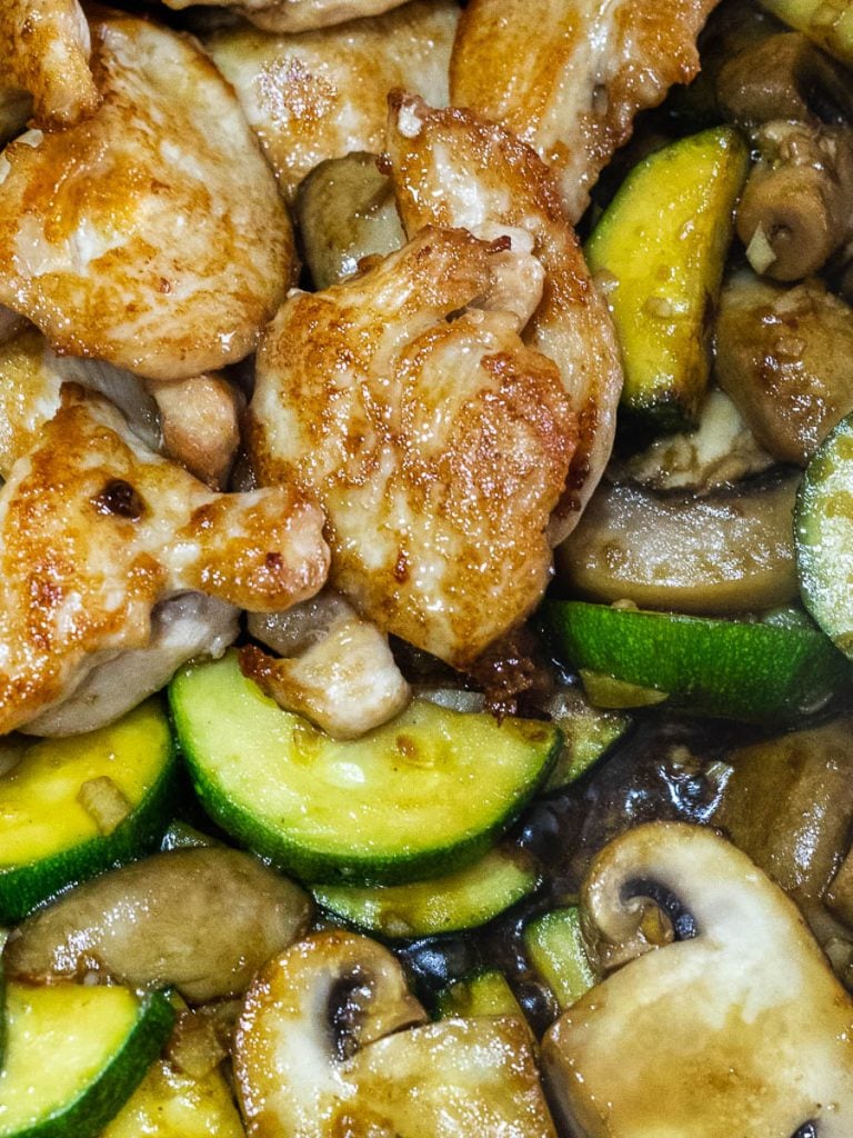 chicken stir fry with mushrooms and zucchini