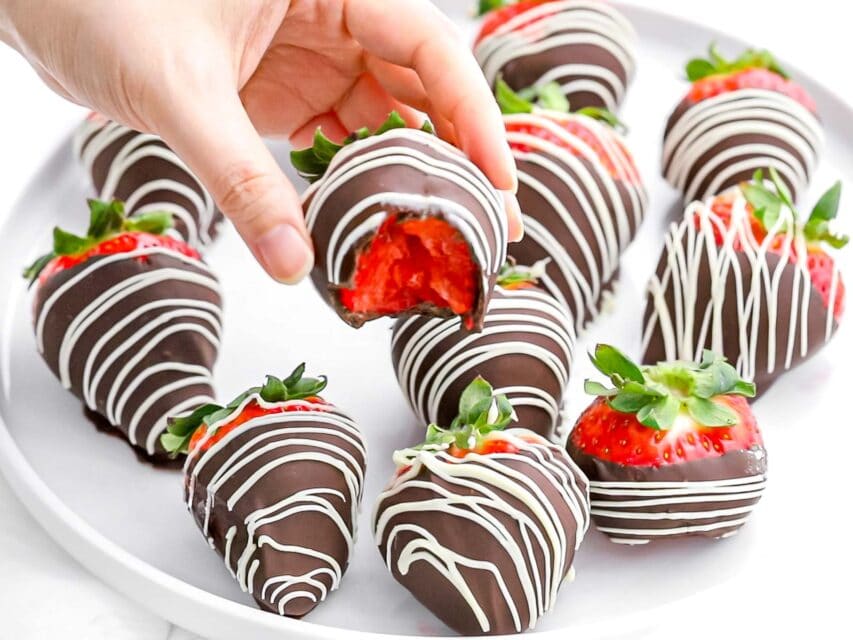 Easy Chocolate Covered Strawberries - Drive Me Hungry