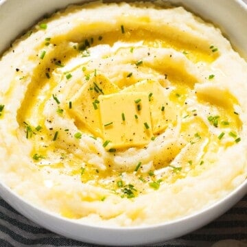 Garlic mashed potatoes with garlic butter and chives.