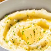 Garlic mashed potatoes with text overlay.