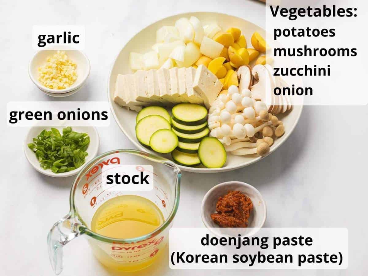 Ingredients for doenjang jjigae with text.